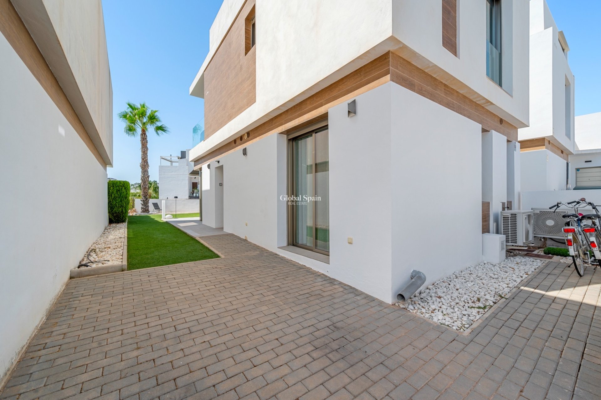 Revente - VILLA -
ORIHUELA COSTA - VILLAMARTÍN
