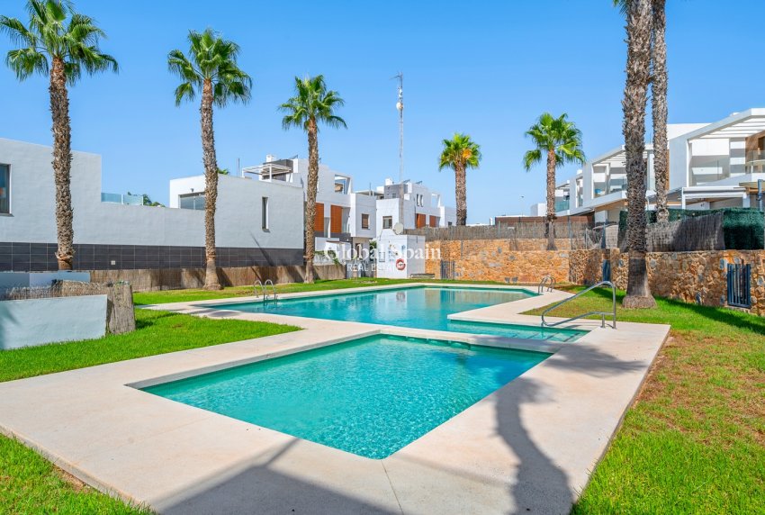 Revente - VILLA -
ORIHUELA COSTA - VILLAMARTÍN