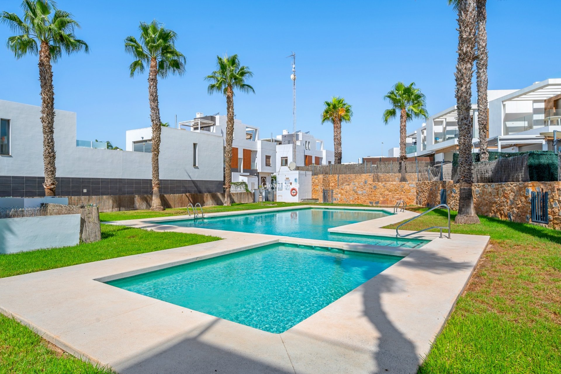 Revente - VILLA -
ORIHUELA COSTA - VILLAMARTÍN