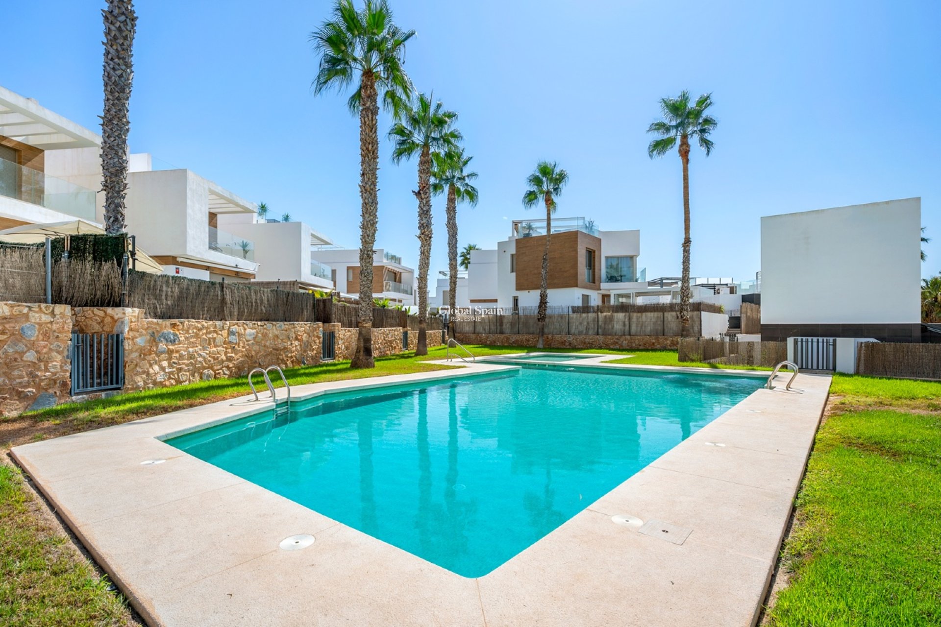 Revente - VILLA -
ORIHUELA COSTA - VILLAMARTÍN
