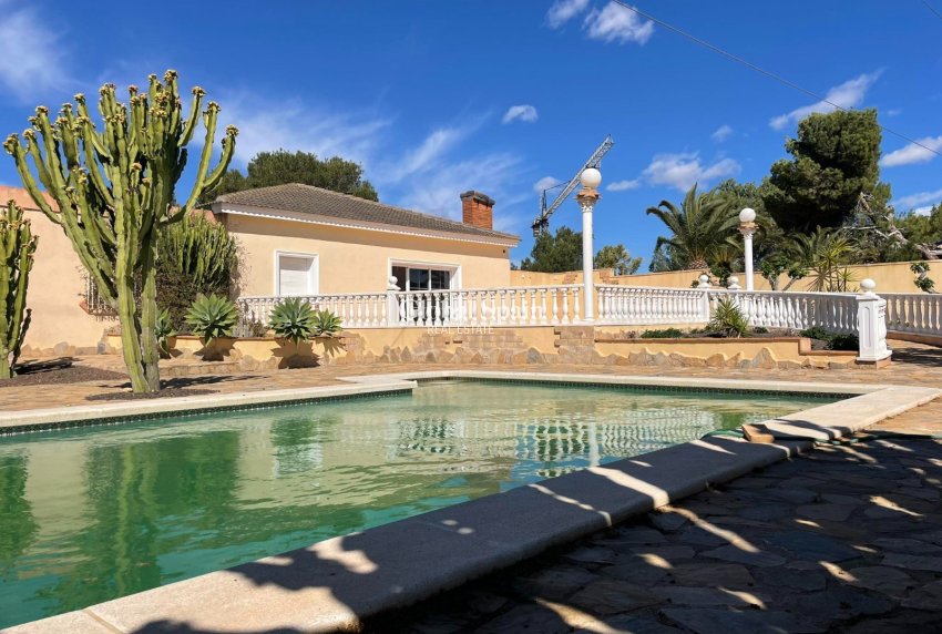 Revente - Villa -
ORIHUELA COSTA - VILLAMARTÍN