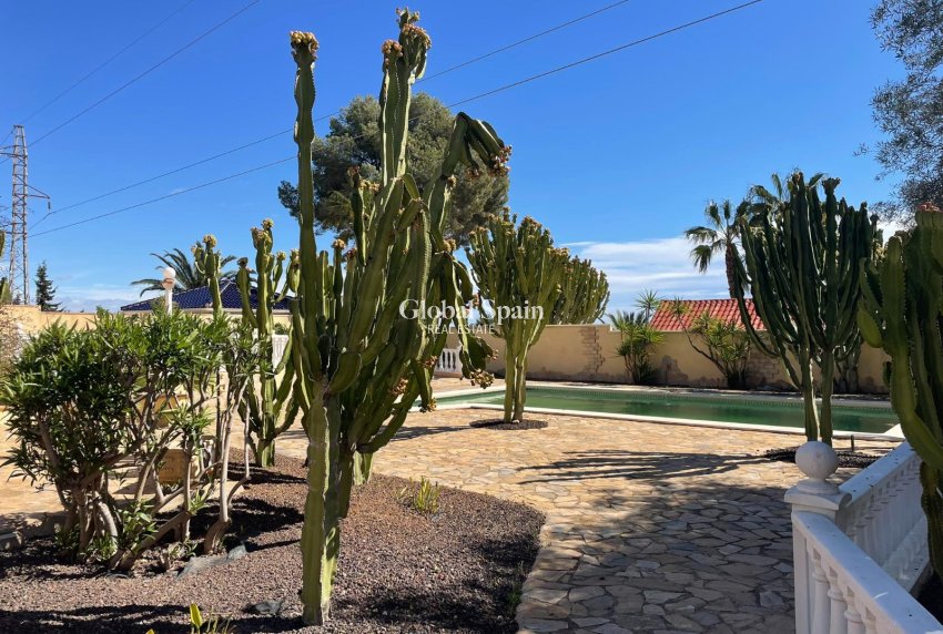 Revente - Villa -
ORIHUELA COSTA - VILLAMARTÍN