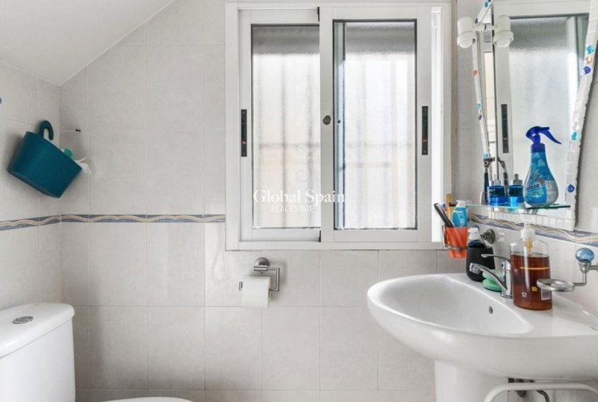 Revente - Villa -
ORIHUELA COSTA - VILLAMARTÍN