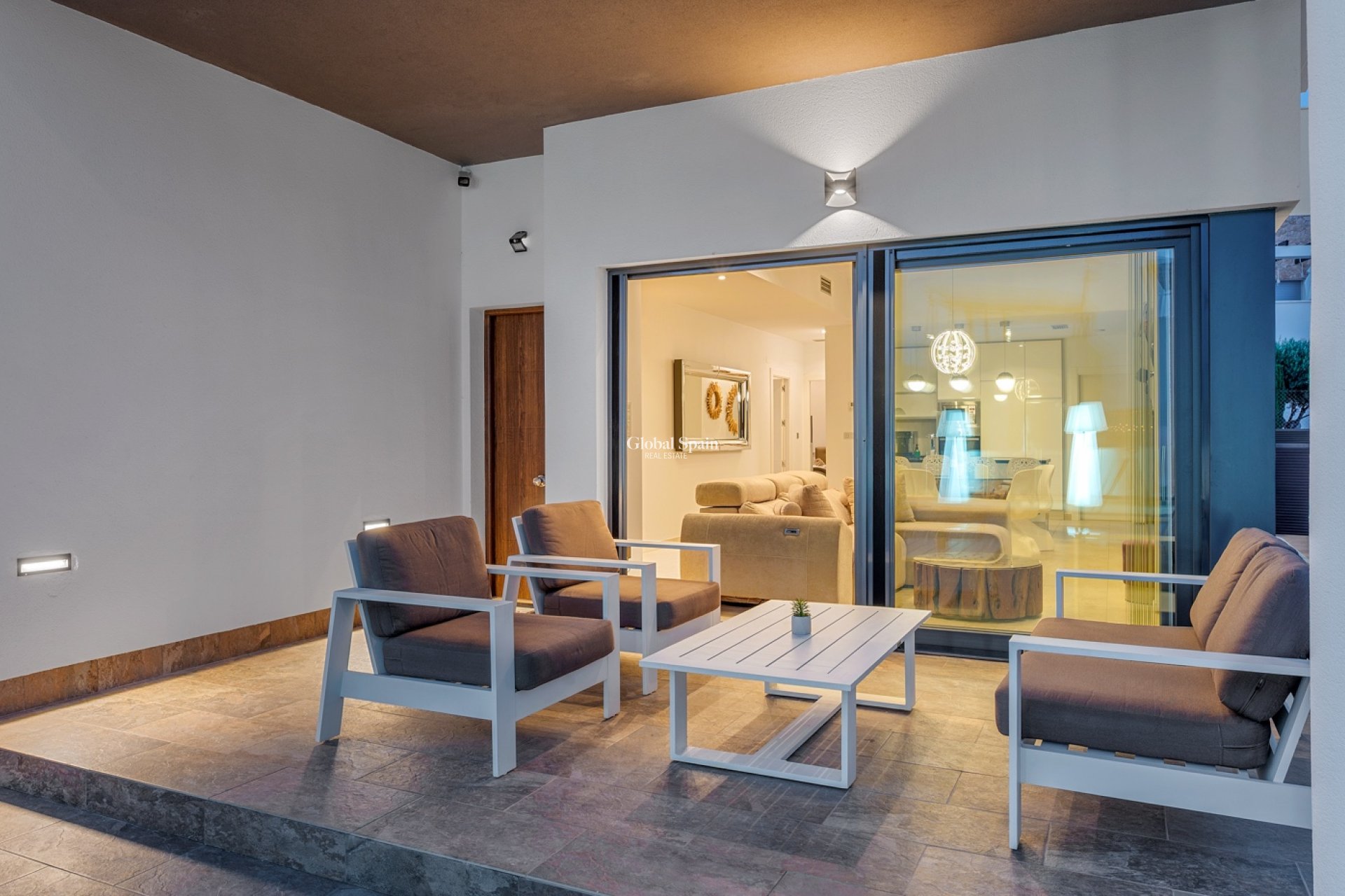 Revente - Villa -
ORIHUELA COSTA - VILLAMARTÍN