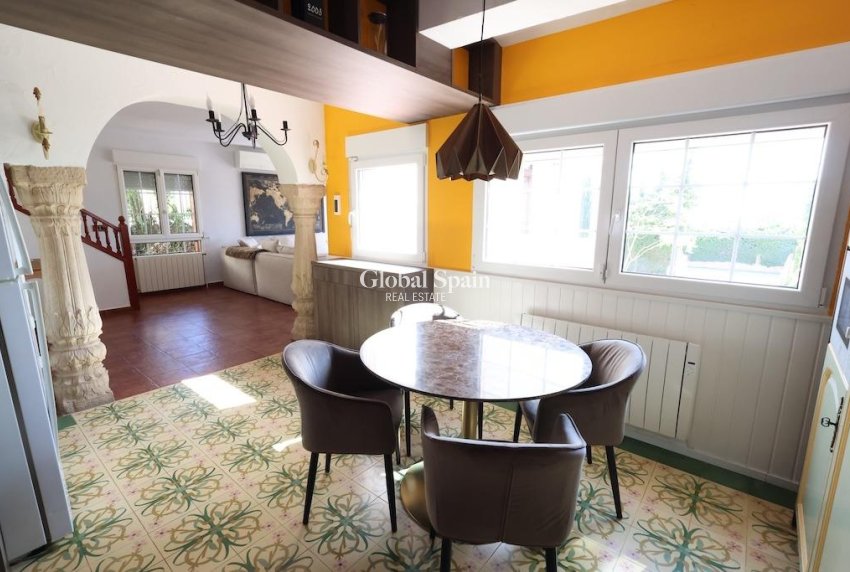 Revente - Villa -
ORIHUELA COSTA - VILLAMARTÍN