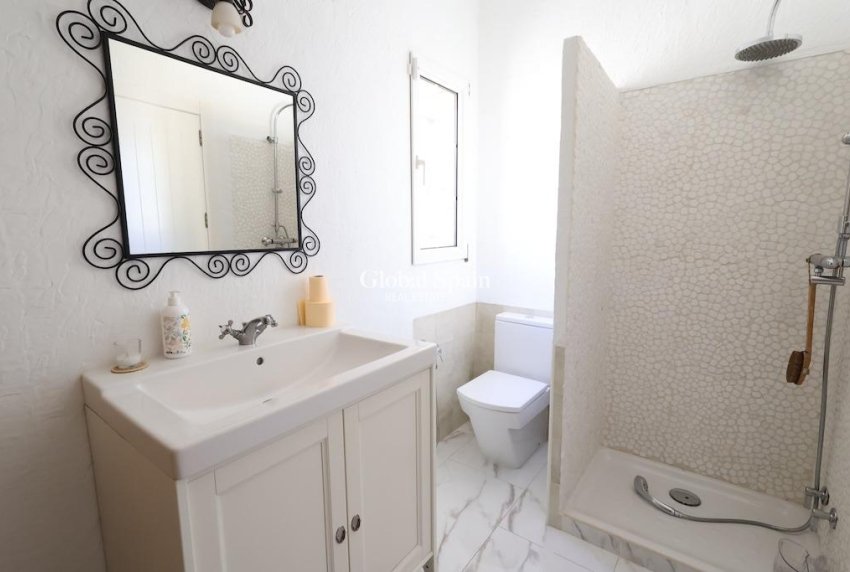 Revente - Villa -
ORIHUELA COSTA - VILLAMARTÍN