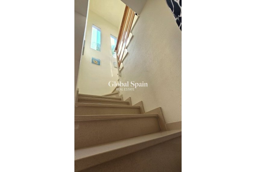 Revente - VILLA -
ORIHUELA - Inland