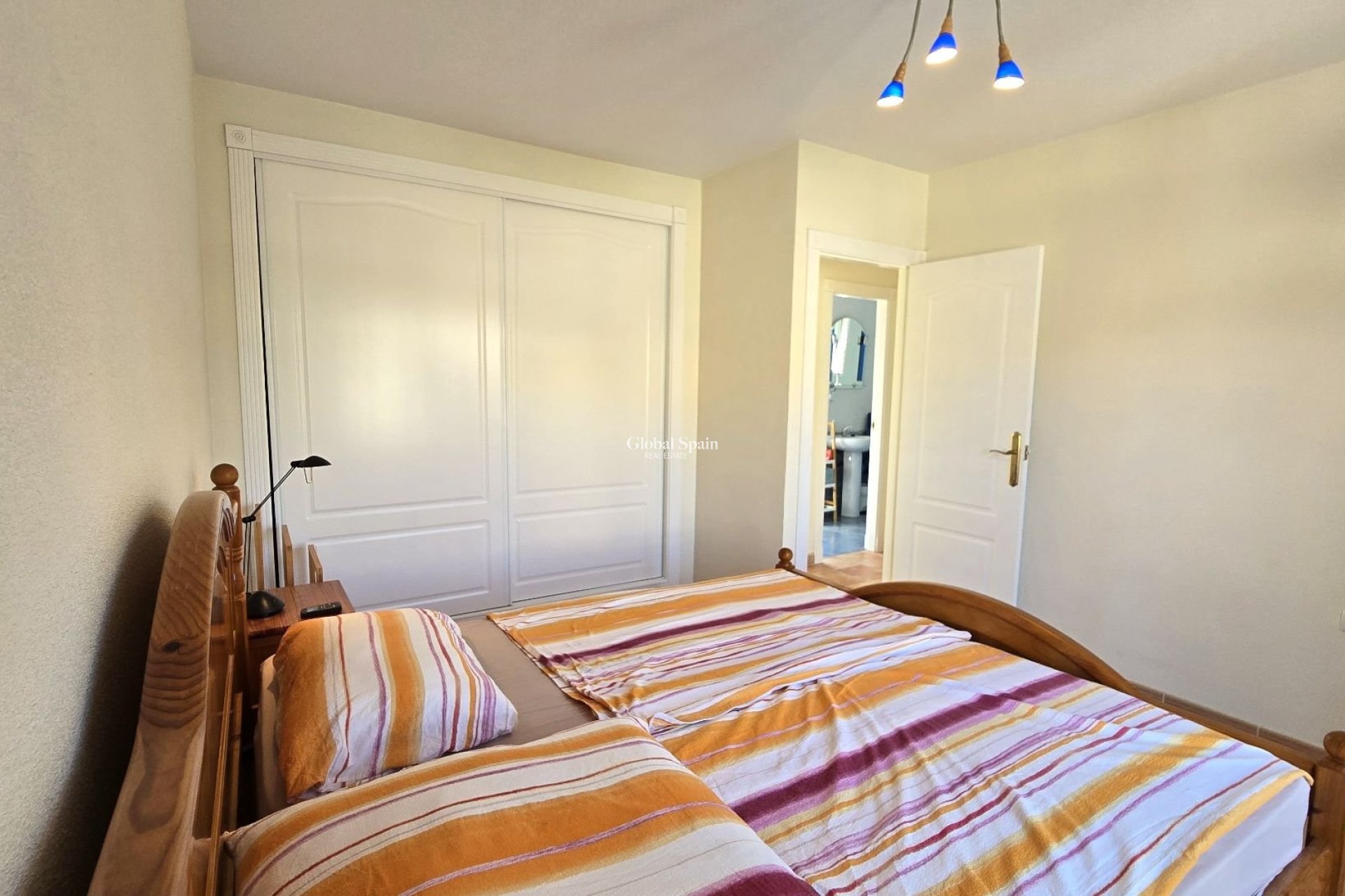 Revente - VILLA -
ORIHUELA - Inland