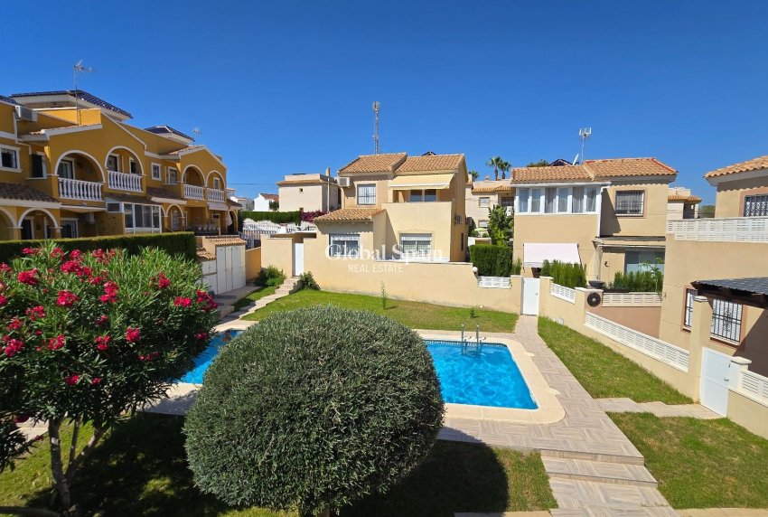 Revente - VILLA -
ORIHUELA - Inland