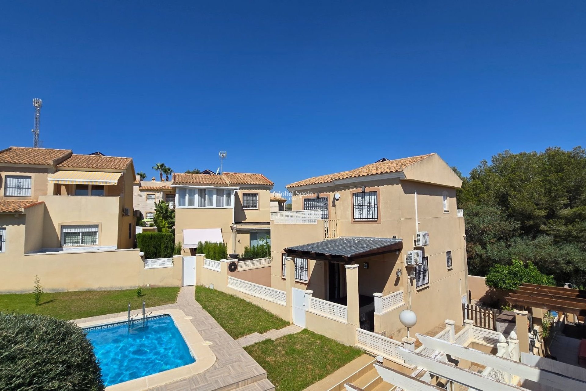 Revente - VILLA -
ORIHUELA - Inland