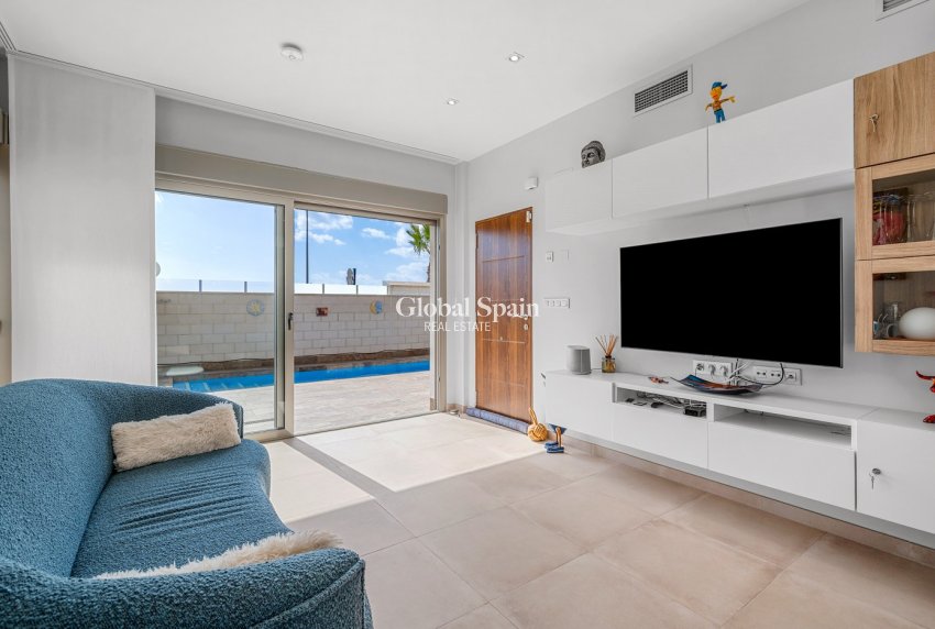 Revente - VILLA -
ORIHUELA - Inland