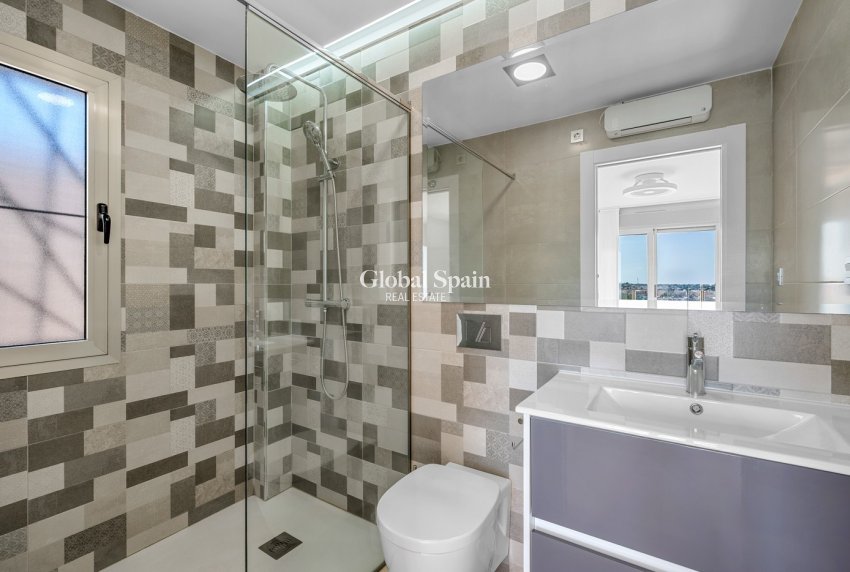 Revente - VILLA -
ORIHUELA - Inland