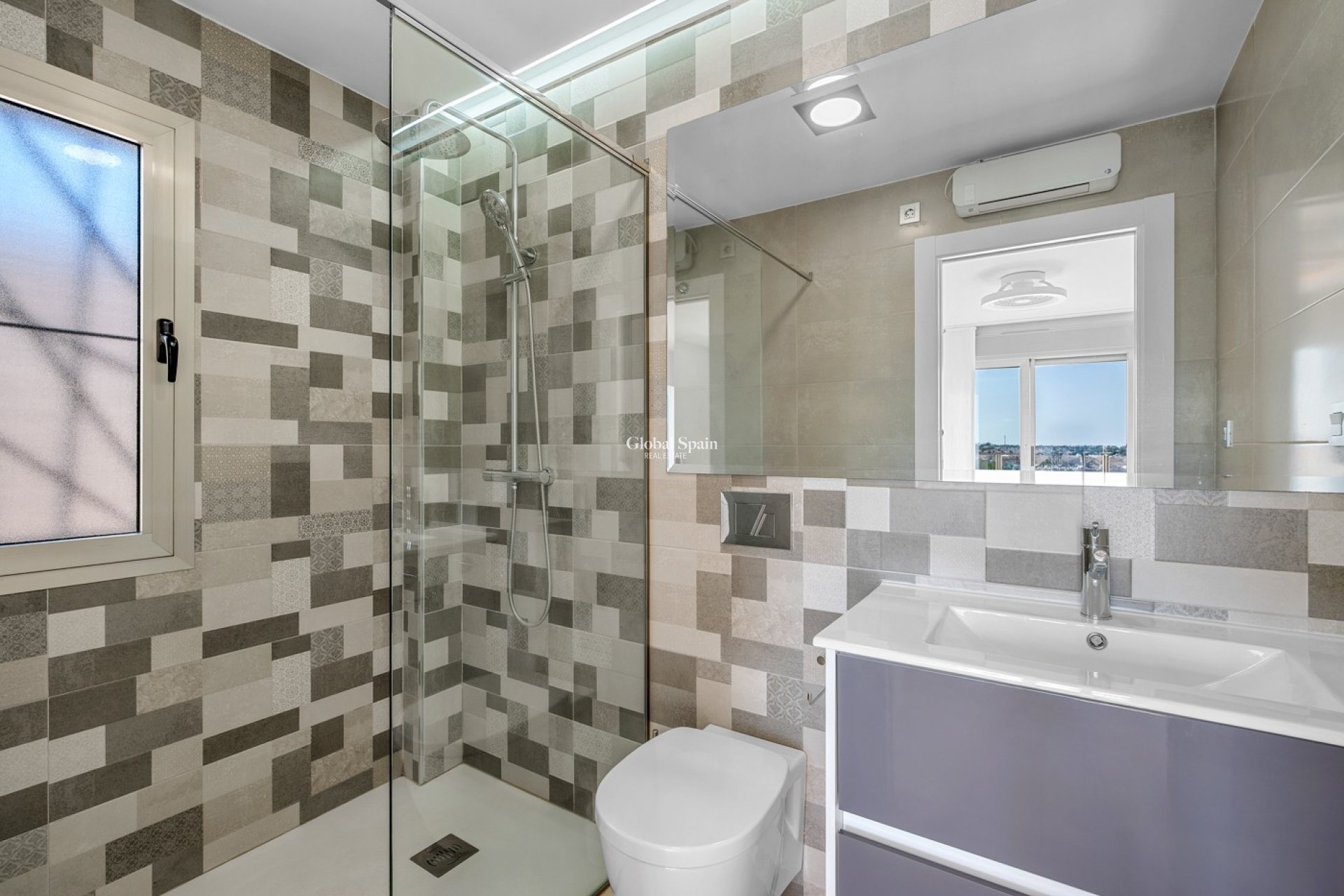 Revente - VILLA -
ORIHUELA - Inland