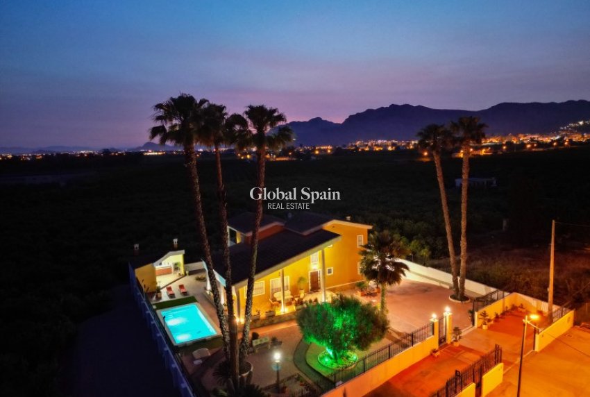 Revente - VILLA -
ORIHUELA - Inland