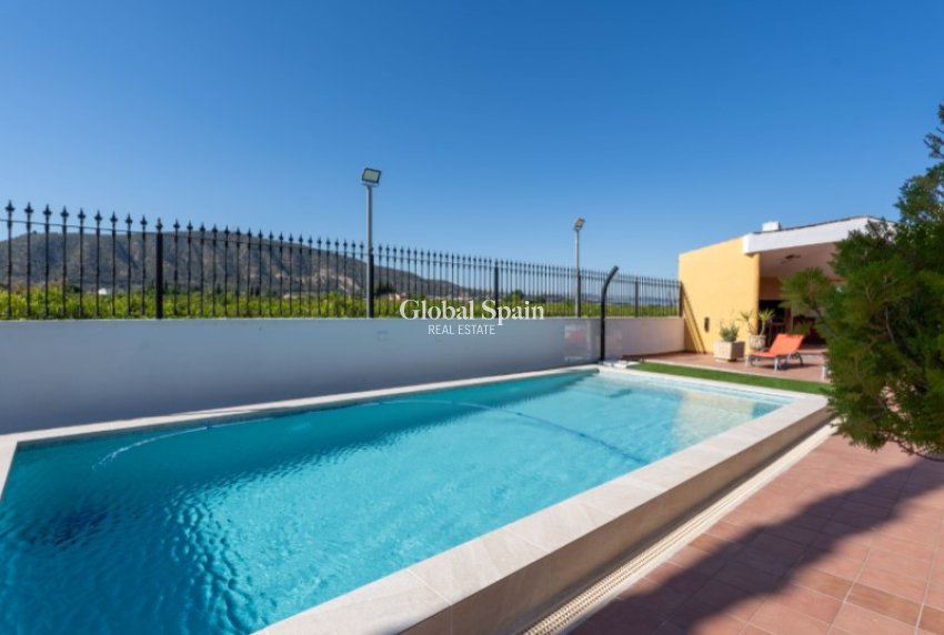 Revente - VILLA -
ORIHUELA - Inland