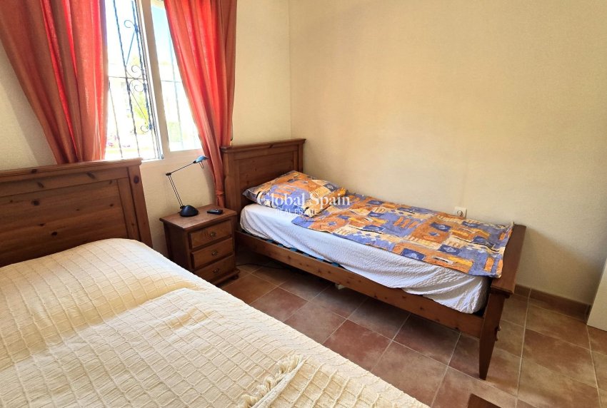 Revente - VILLA -
ORIHUELA - Inland