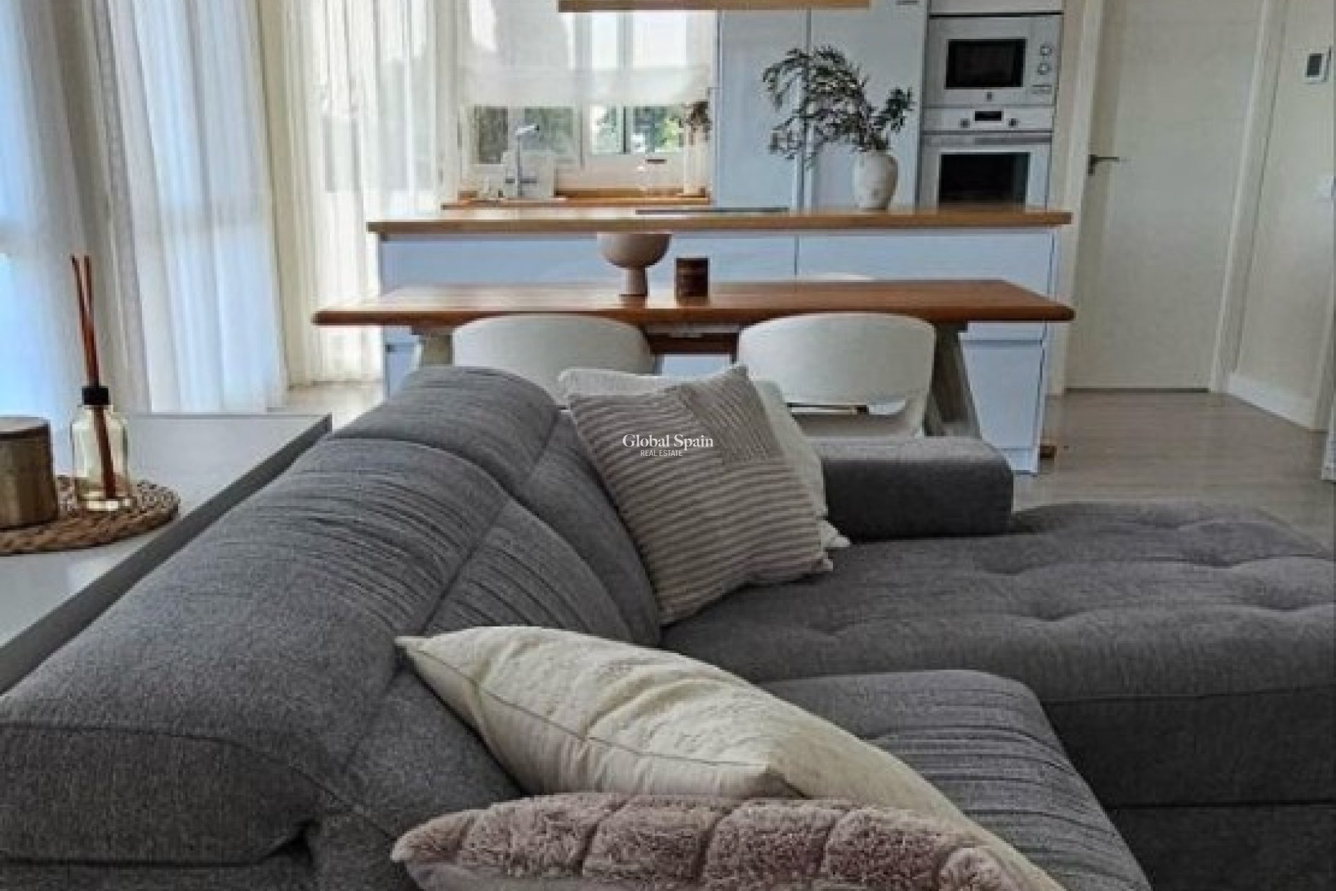 Revente - VILLA -
ORIHUELA - Inland