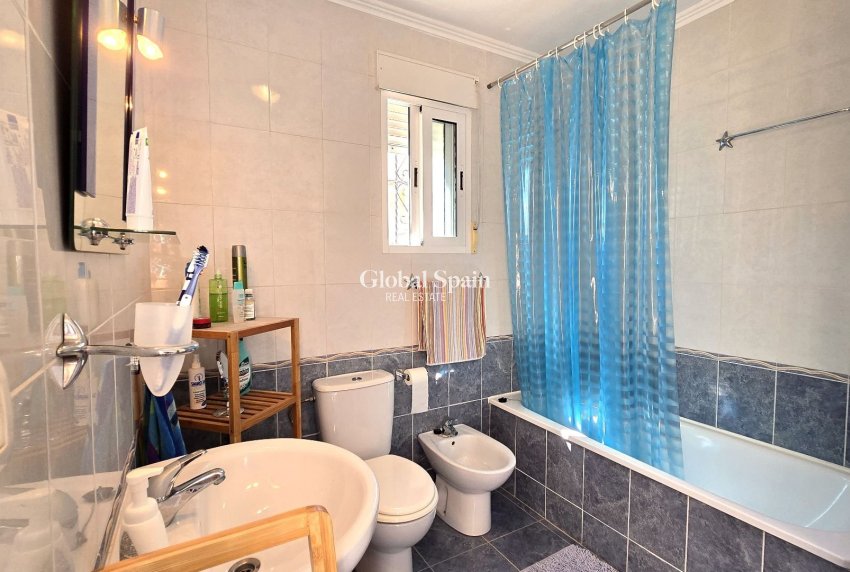 Revente - VILLA -
ORIHUELA - Inland