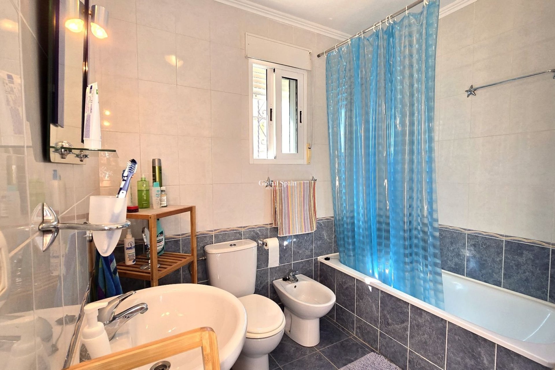 Revente - VILLA -
ORIHUELA - Inland