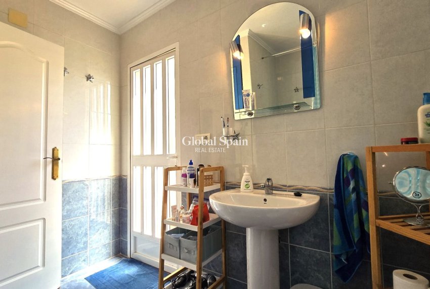 Revente - VILLA -
ORIHUELA - Inland