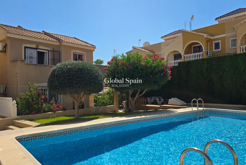 Revente - VILLA -
ORIHUELA - Inland