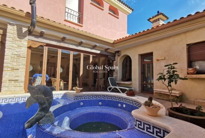 Revente - VILLA -
ORIHUELA - Inland