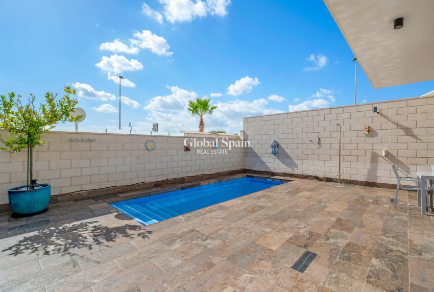 Revente - VILLA -
ORIHUELA - Inland