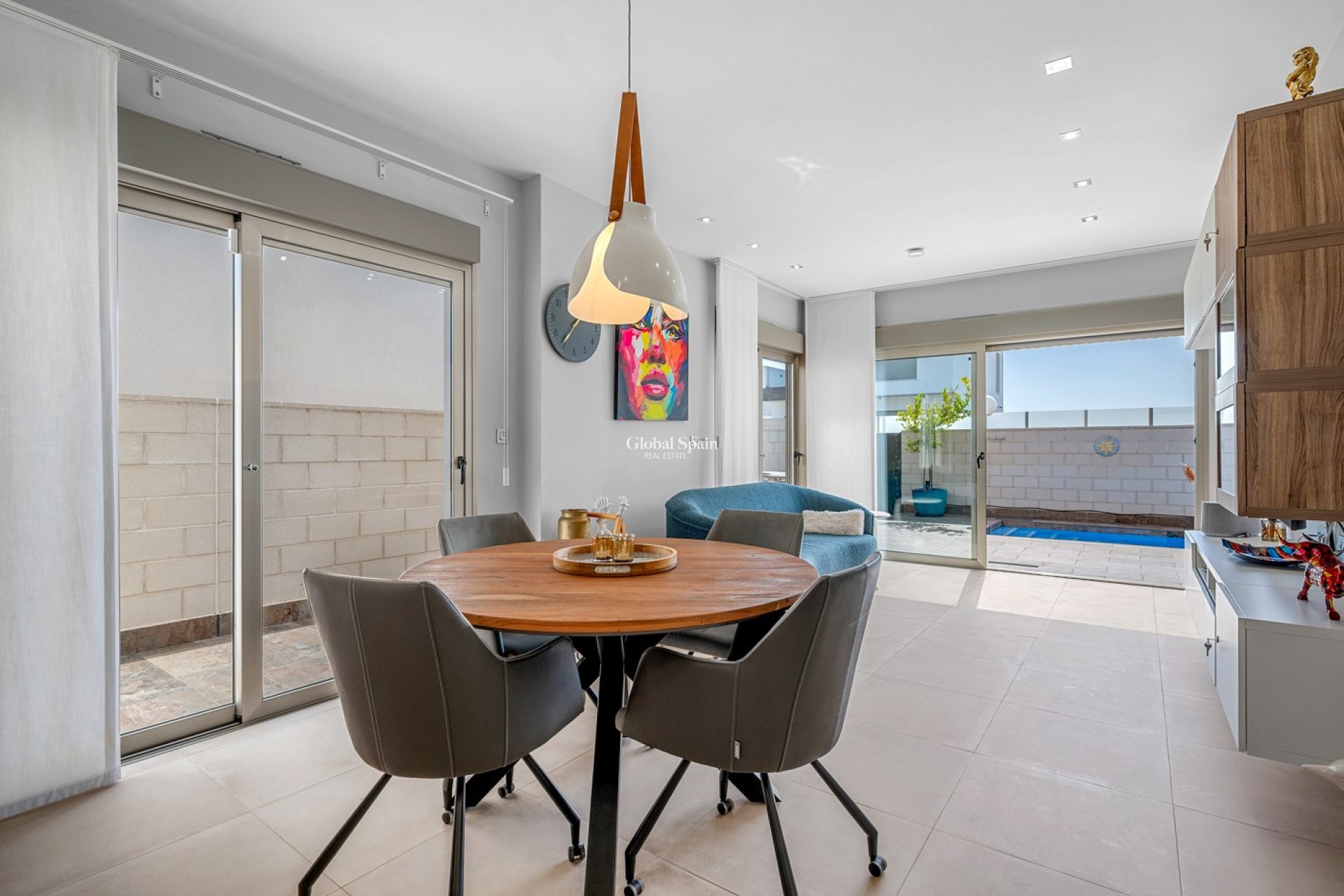 Revente - VILLA -
ORIHUELA - Inland