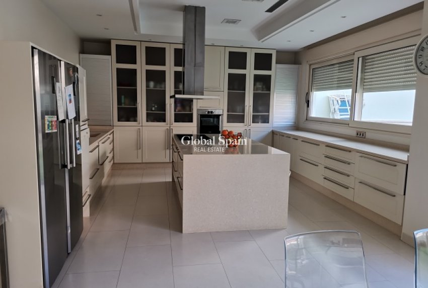 Revente - VILLA -
ORIHUELA - Inland