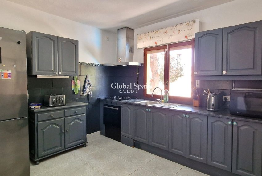 Revente - VILLA -
ORIHUELA - Inland