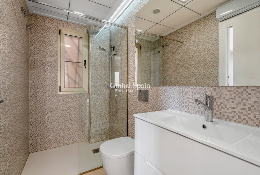 Revente - VILLA -
ORIHUELA - Inland