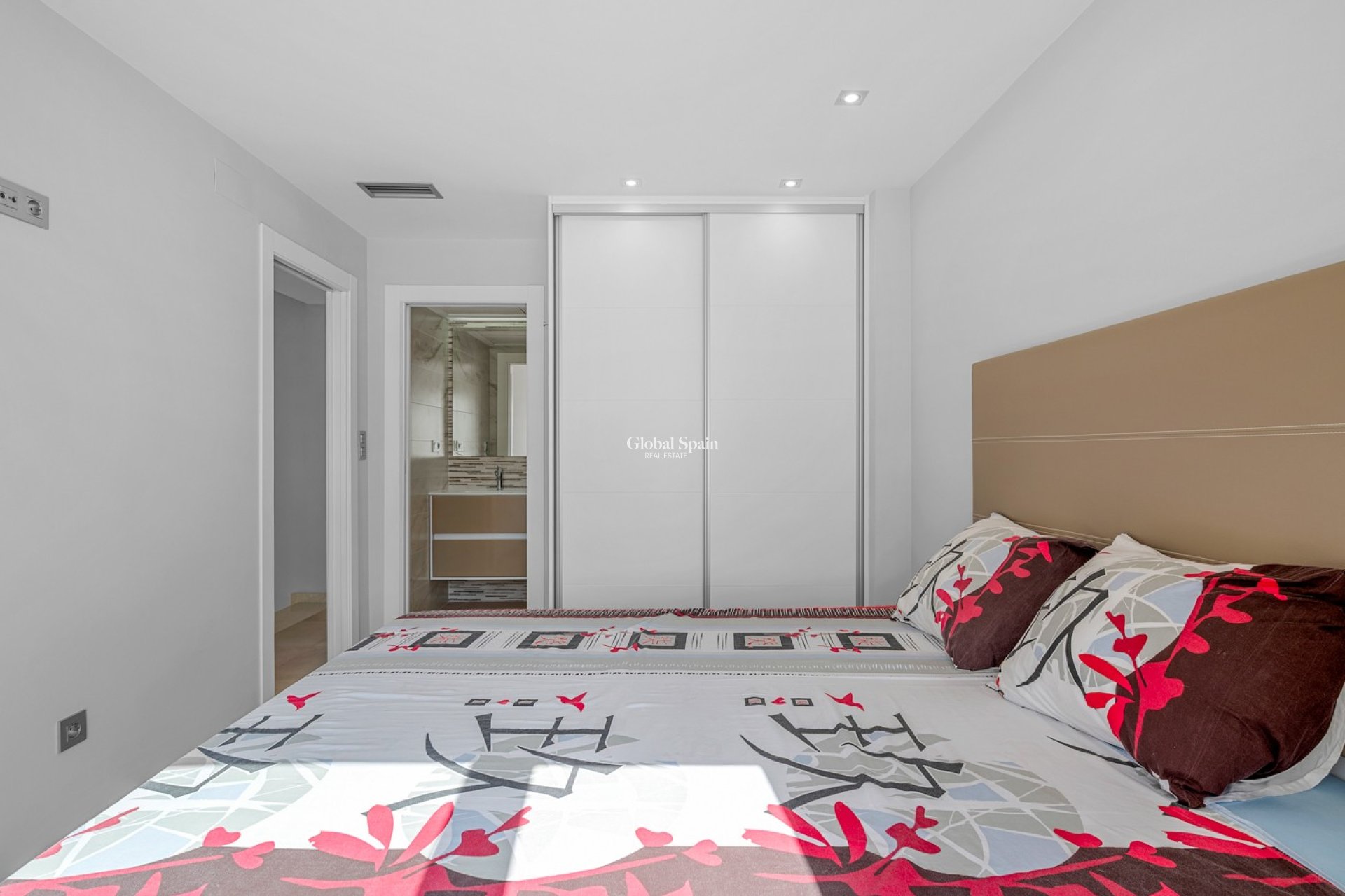 Revente - VILLA -
ORIHUELA - Inland