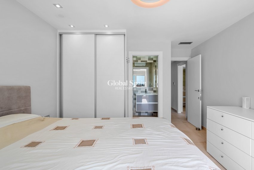 Revente - VILLA -
ORIHUELA - Inland