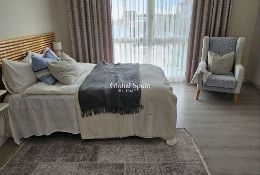 Revente - VILLA -
ORIHUELA - Inland