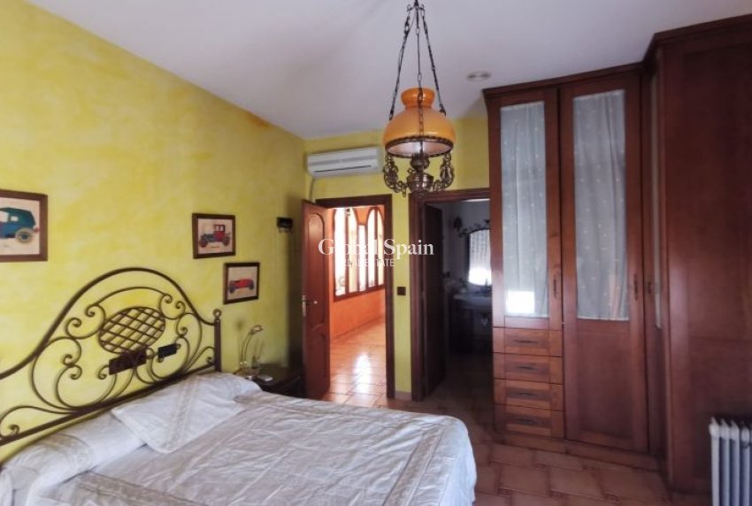 Revente - VILLA -
ORIHUELA - Inland