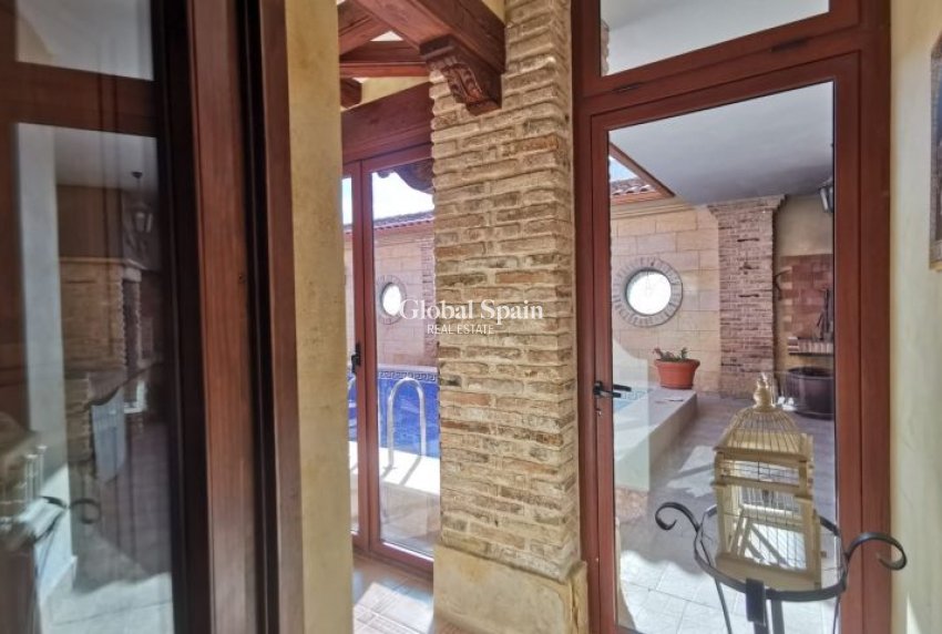 Revente - VILLA -
ORIHUELA - Inland