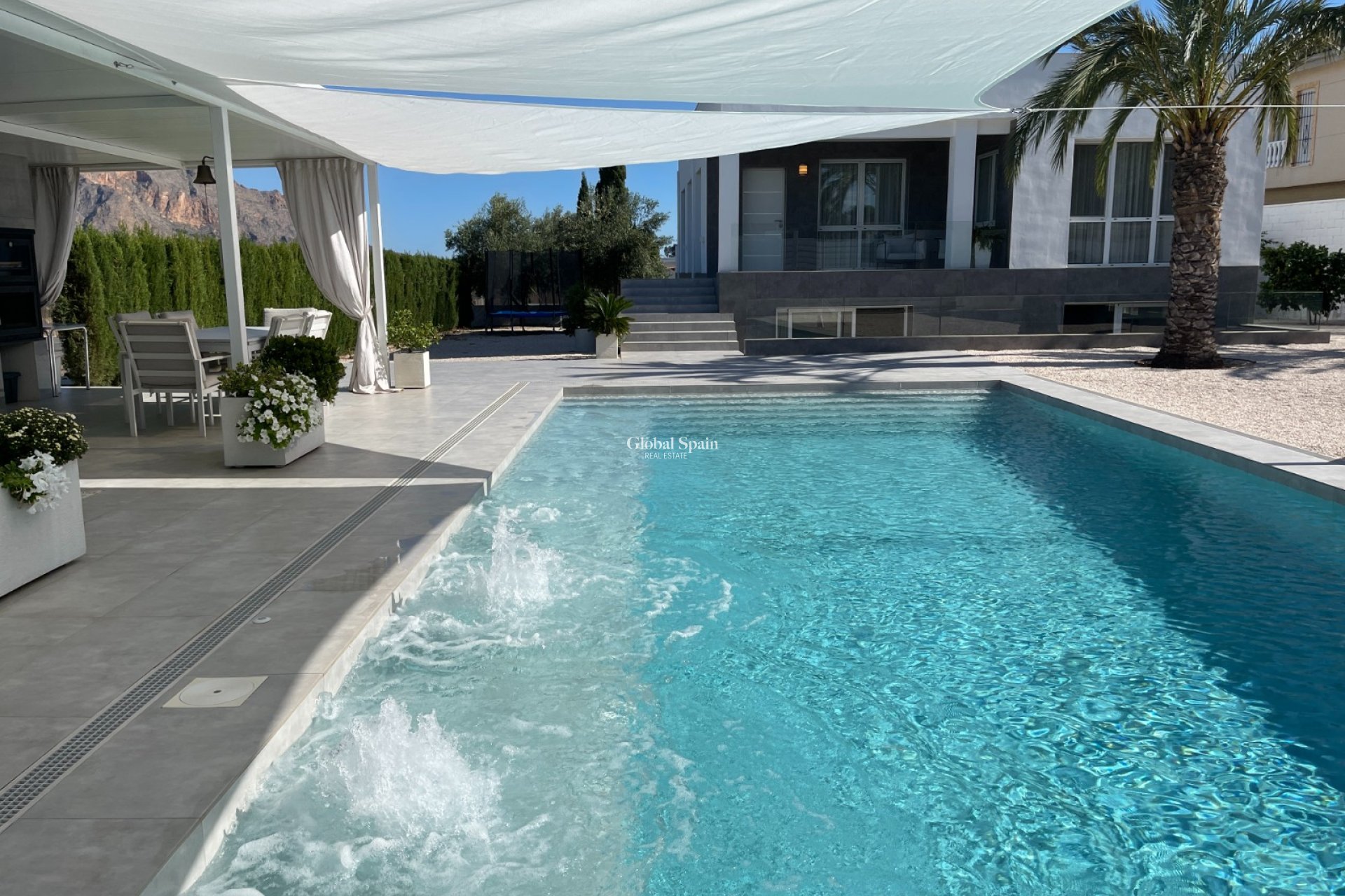 Revente - VILLA -
ORIHUELA - Inland