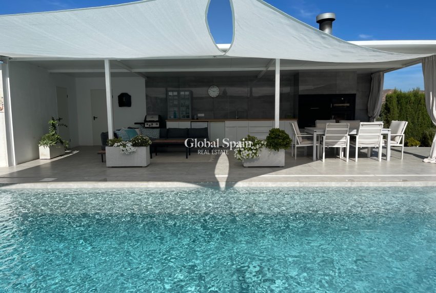 Revente - VILLA -
ORIHUELA - Inland