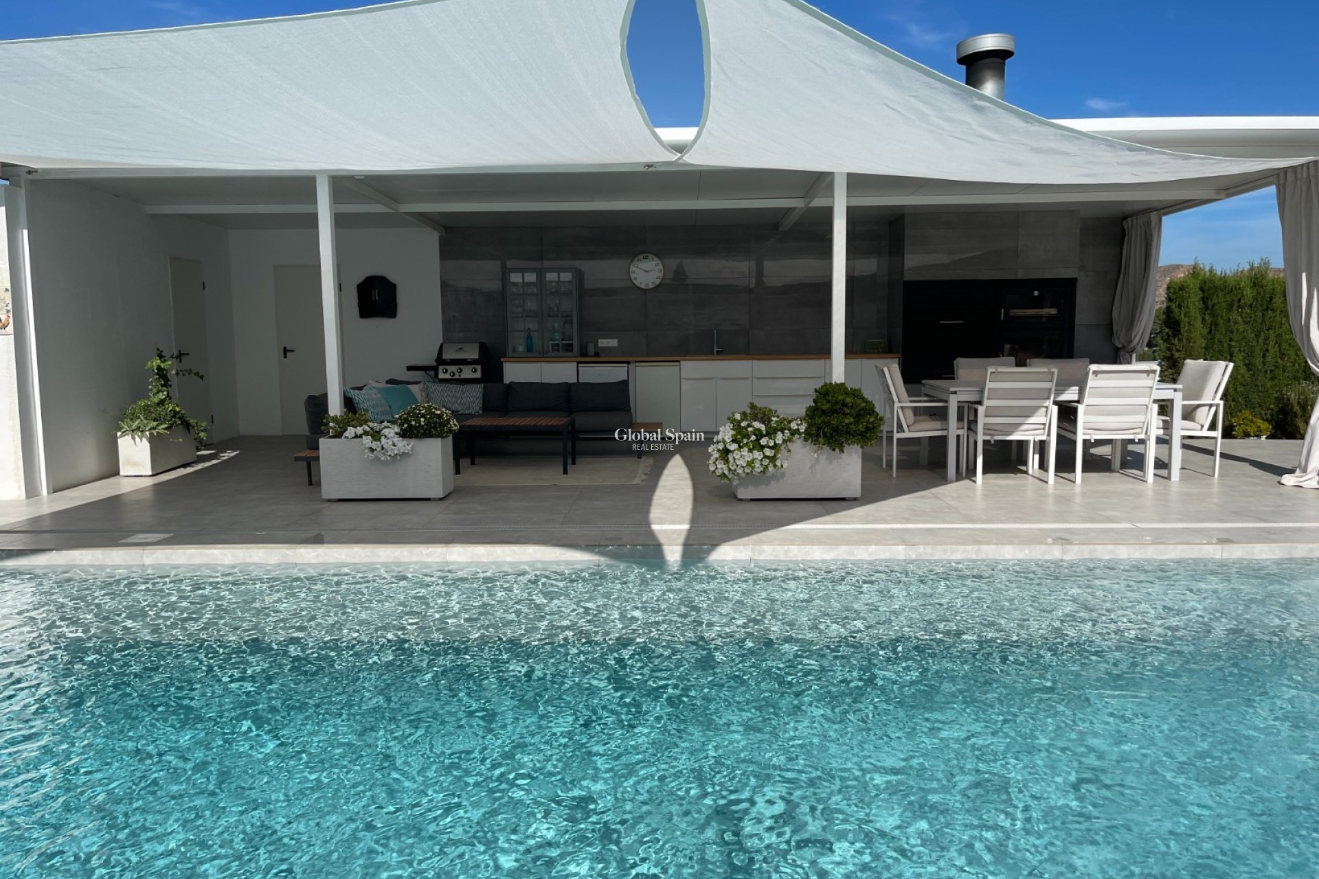 Revente - VILLA -
ORIHUELA - Inland