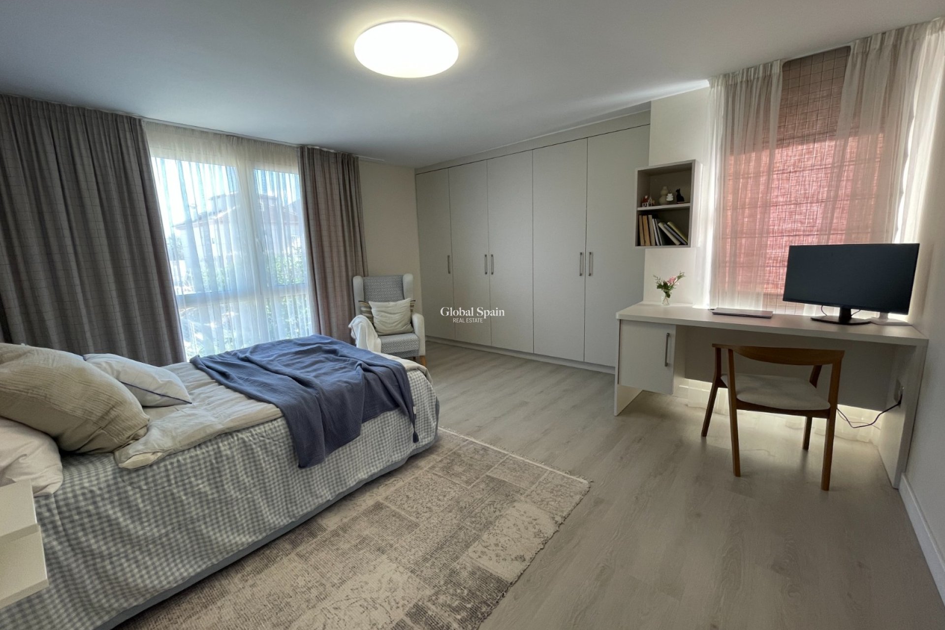 Revente - VILLA -
ORIHUELA - Inland