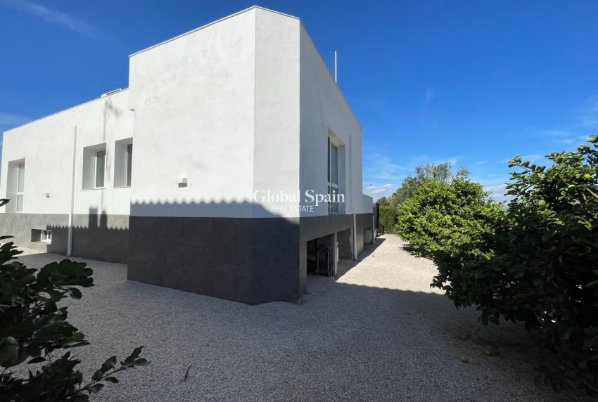 Revente - VILLA -
ORIHUELA - Inland