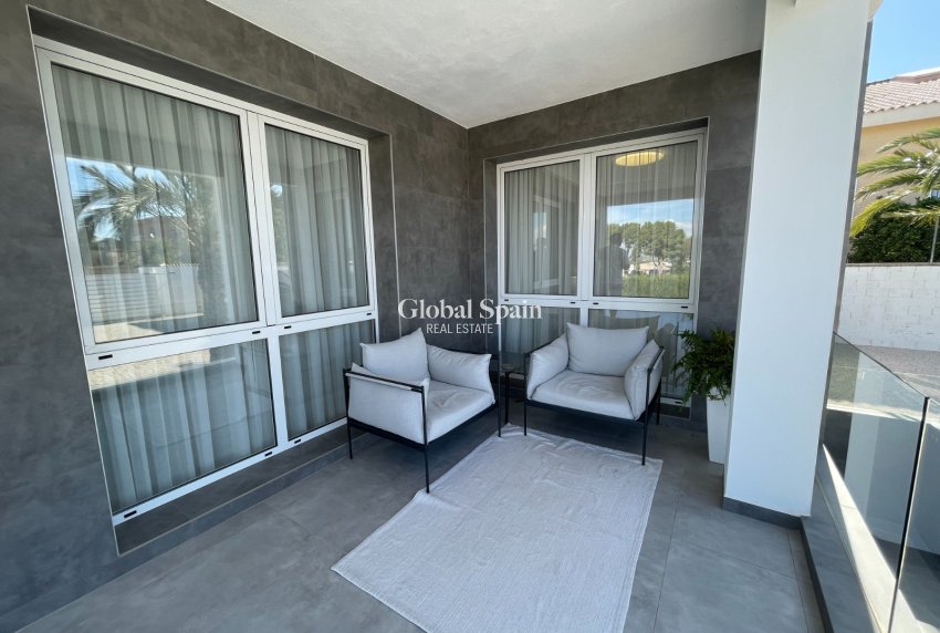 Revente - VILLA -
ORIHUELA - Inland