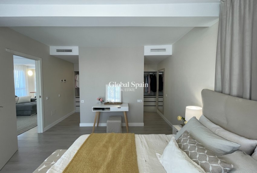 Revente - VILLA -
ORIHUELA - Inland