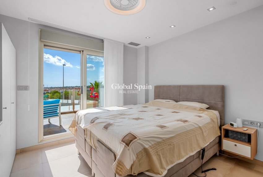 Revente - VILLA -
ORIHUELA - Inland