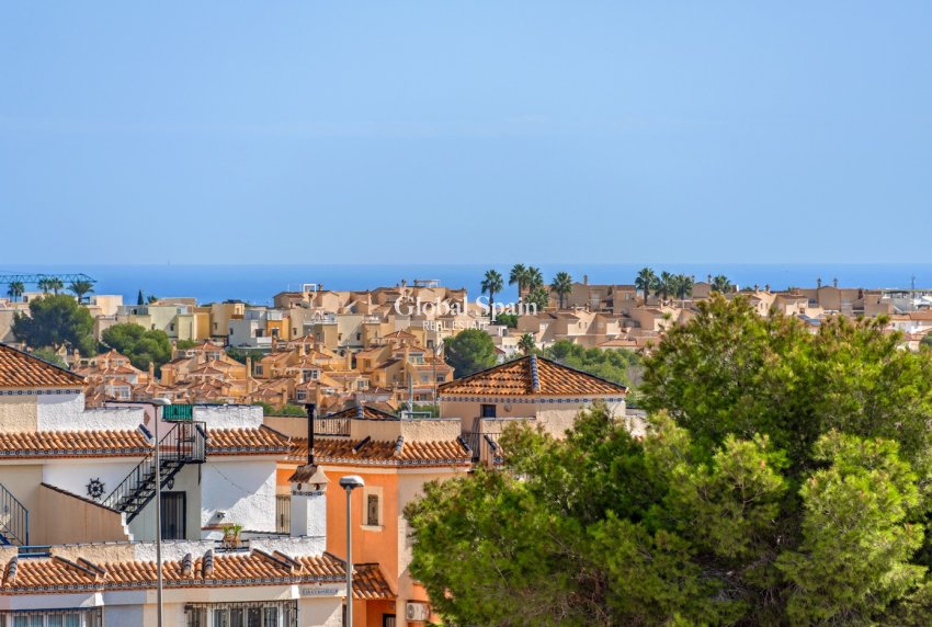 Revente - VILLA -
ORIHUELA - Inland