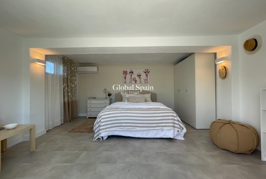 Revente - VILLA -
ORIHUELA - Inland