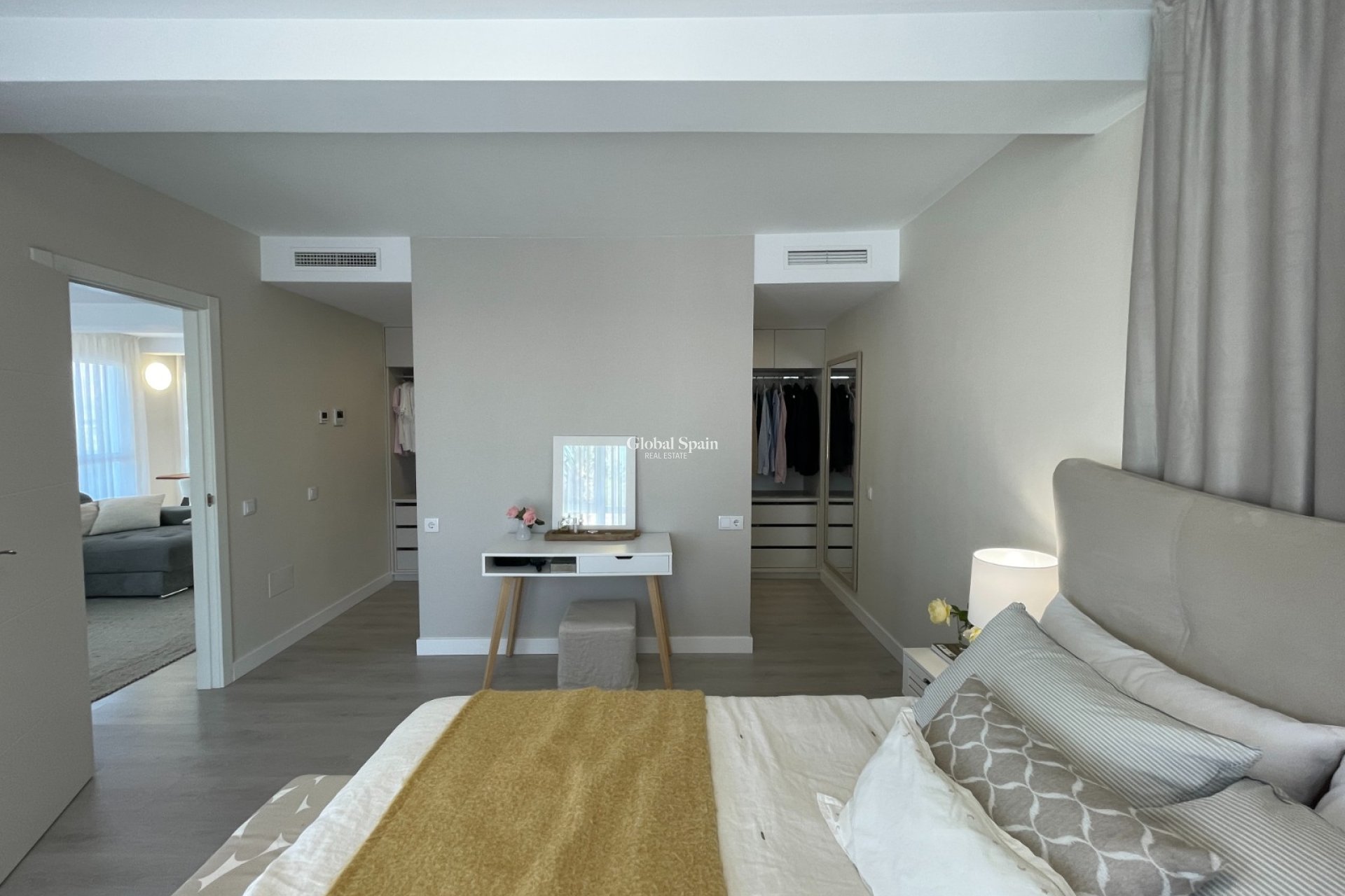 Revente - VILLA -
ORIHUELA - Inland