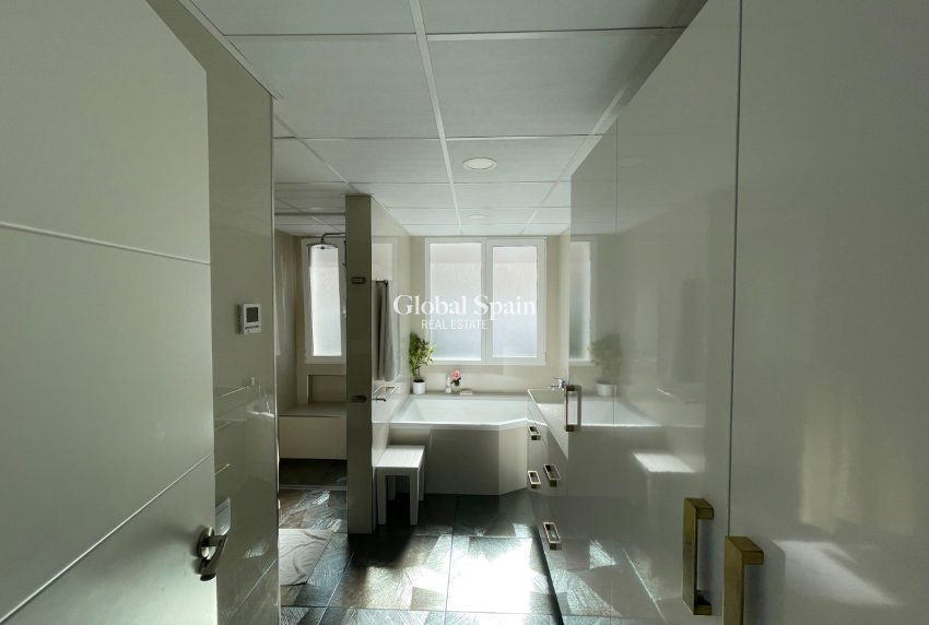 Revente - VILLA -
ORIHUELA - Inland