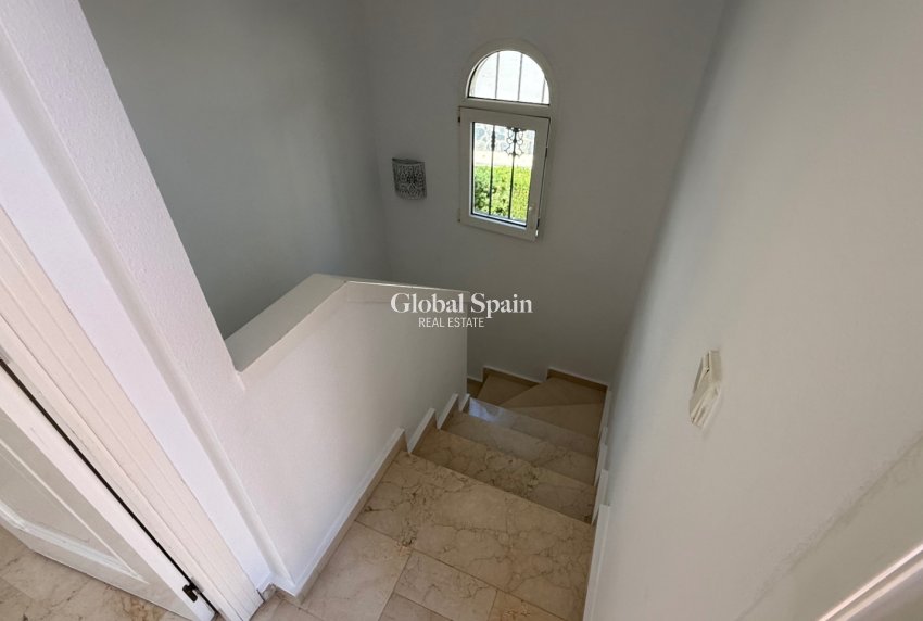 Revente - VILLA -
ORIHUELA - Inland