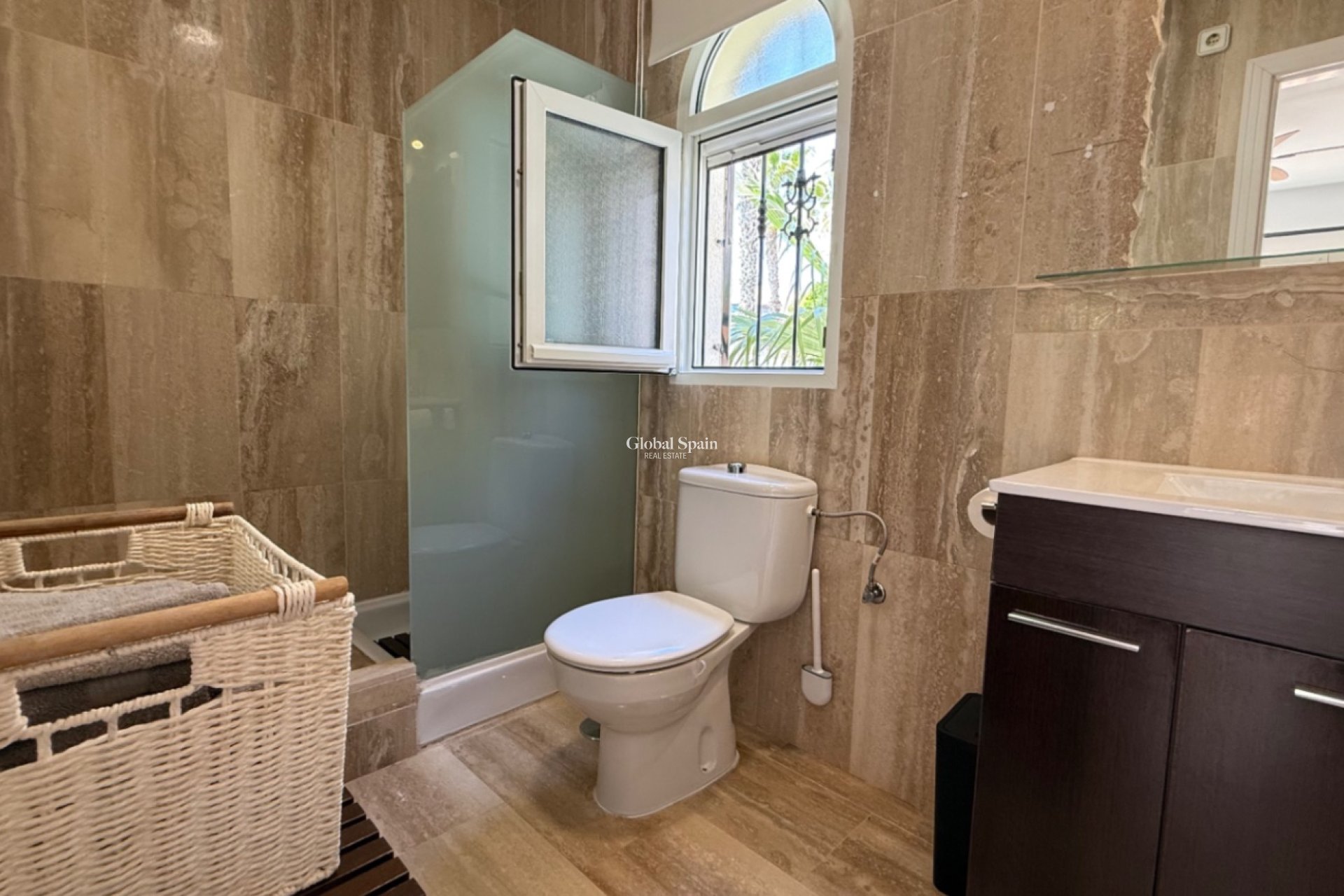 Revente - VILLA -
ORIHUELA - Inland